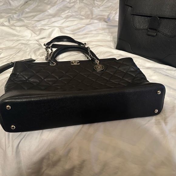 Chanel large tote bag black with silver hardware - Picture 2 of 5